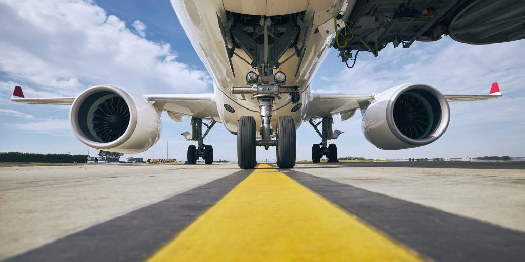 Front view of a plane undercarriage